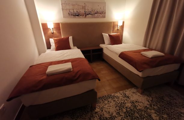 Két plusz egy ágyas