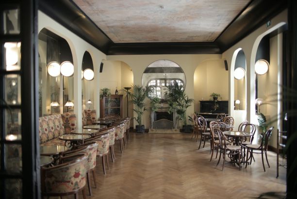 Első szállás neve